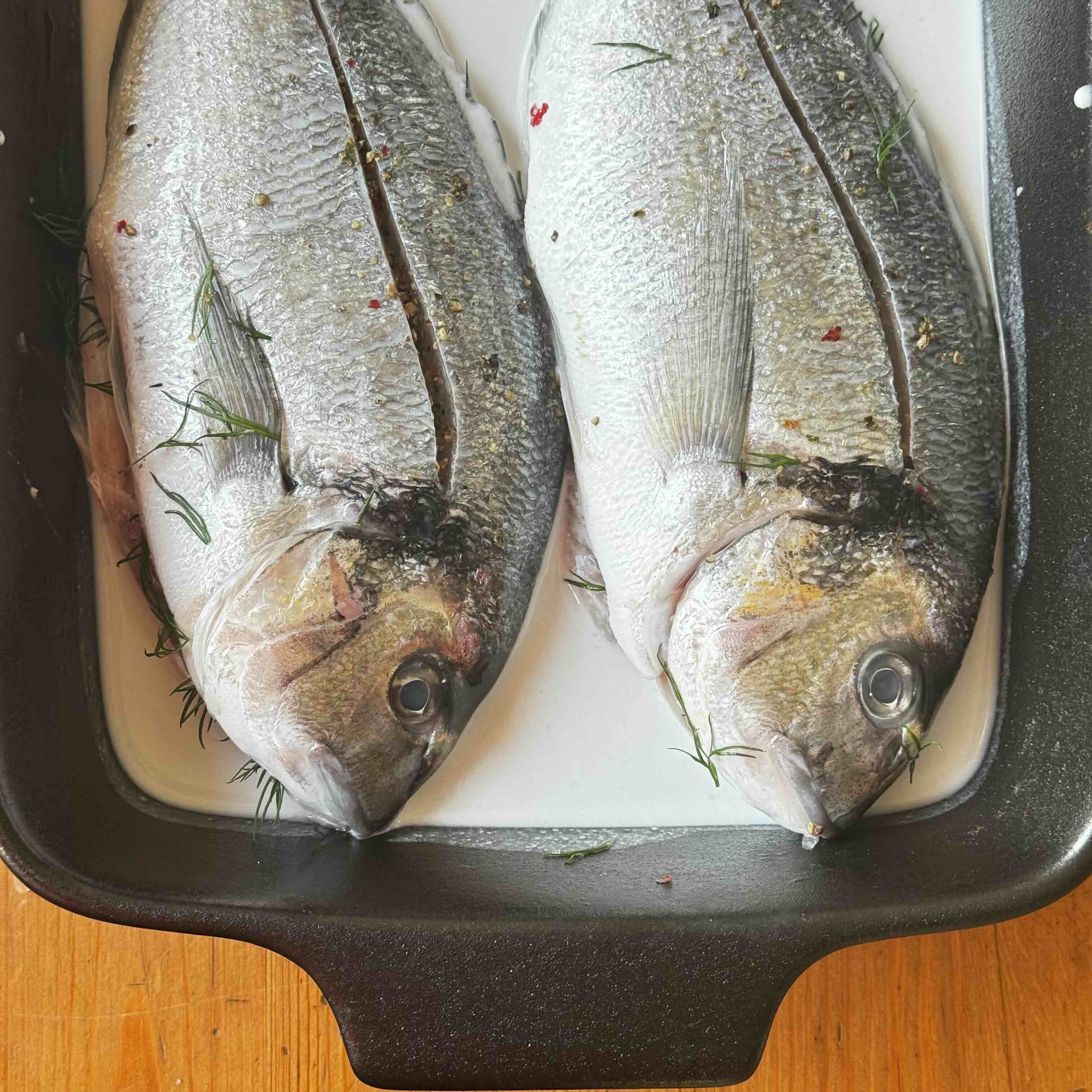 Dorado on a pan with coconut cream