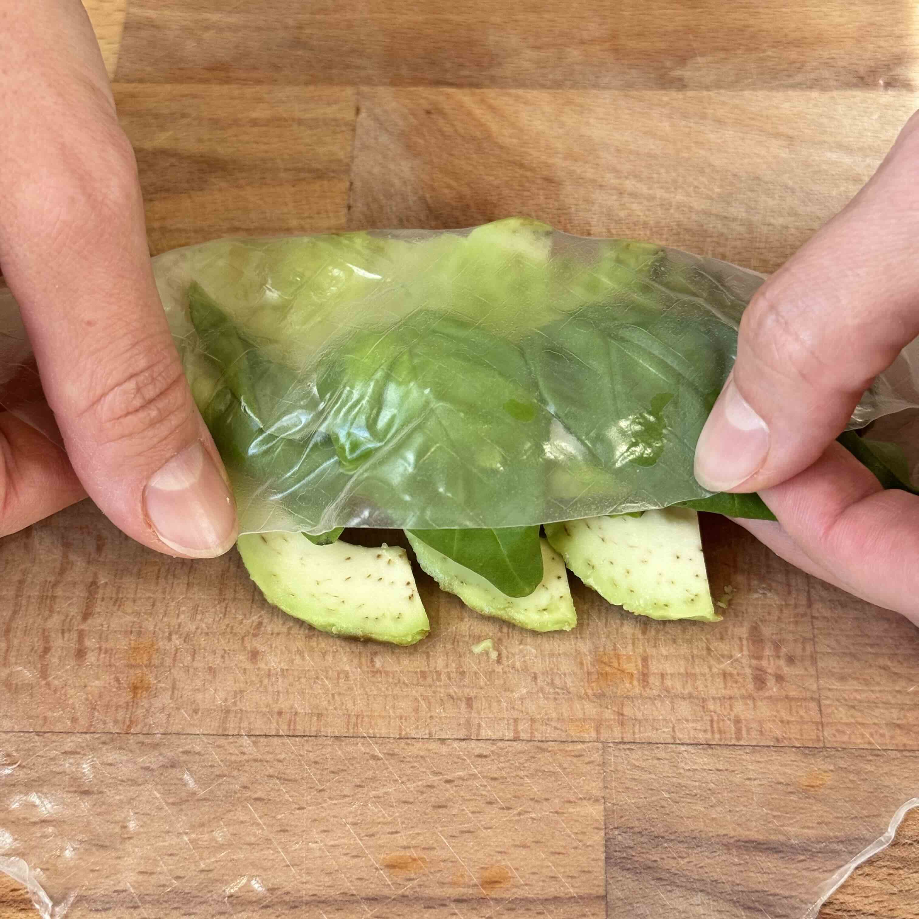 Spring rolls with shrimp wrapping 