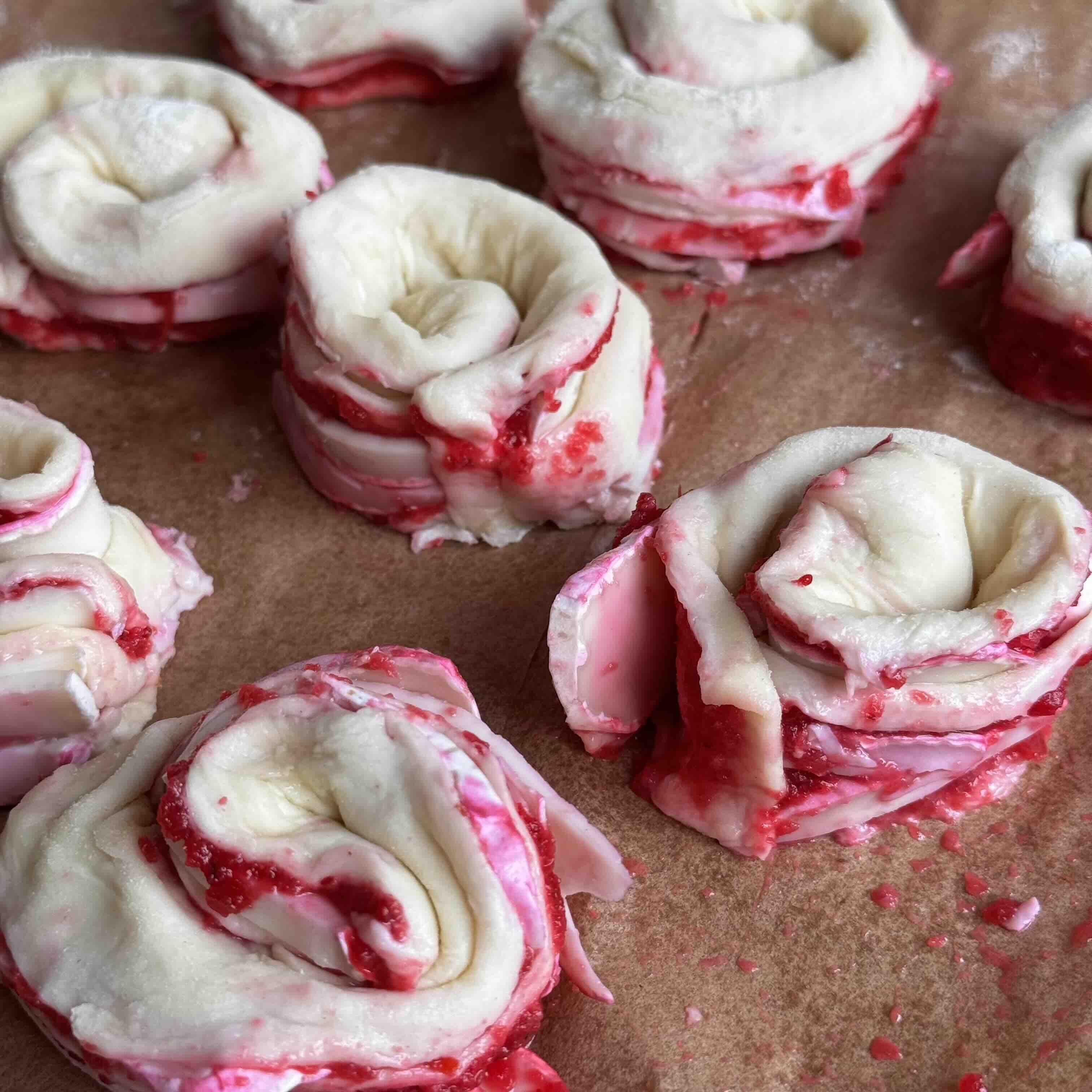 Sliced rolls of puff pastry with filling