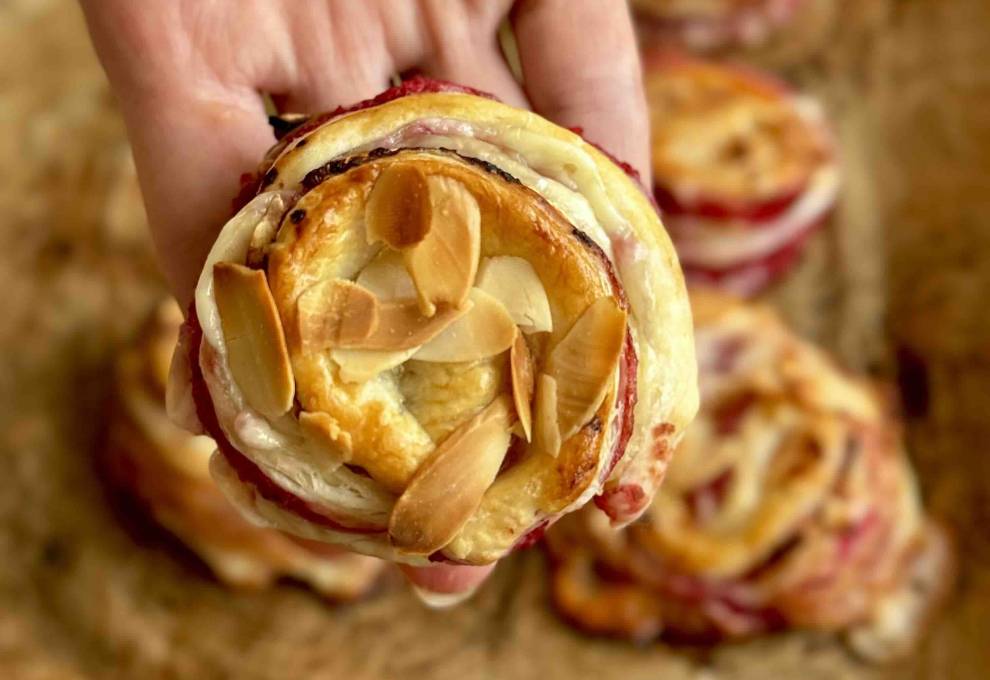 Golden and Fluffy Brie & Cranberry Pastry Twists: A Festive Delight